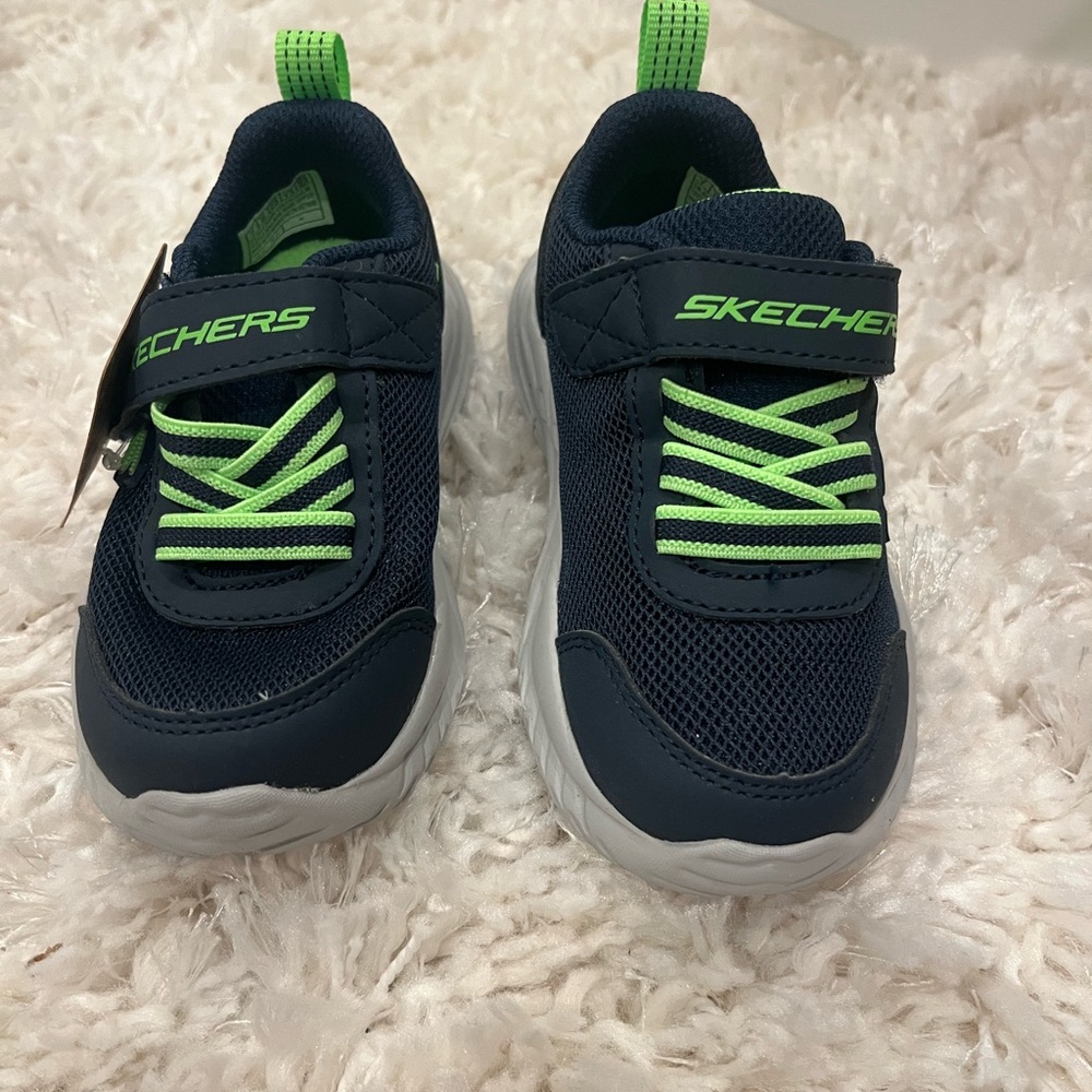 Skechers Sneakers - Size 7 Toddler - NWT - Picture 2 of 5